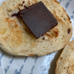 子供のおやつに！キューブ型チョコでチョコパン